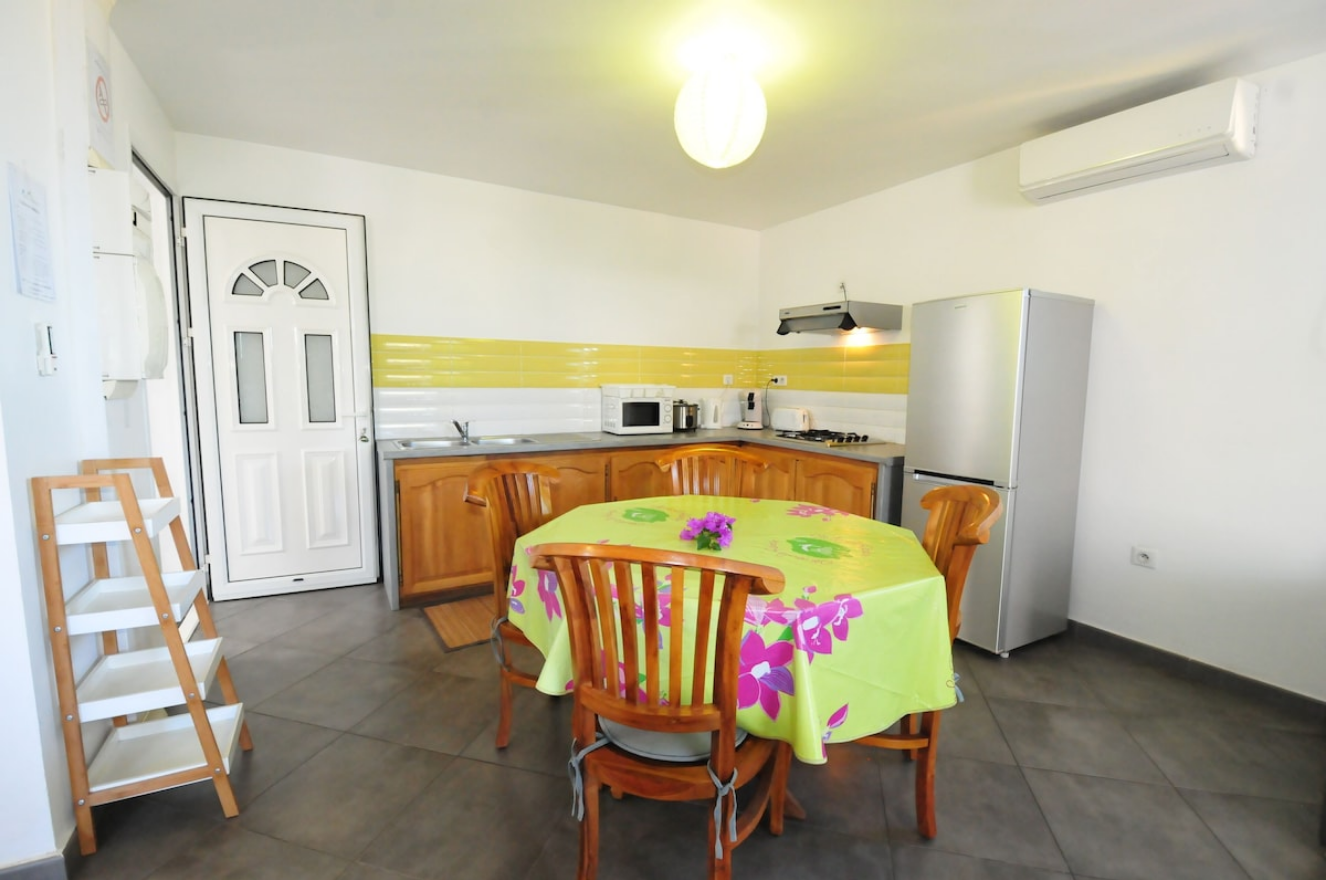 Logement F2 meublé 36 m², spacieux et lumineux à Sainte-Clotilde