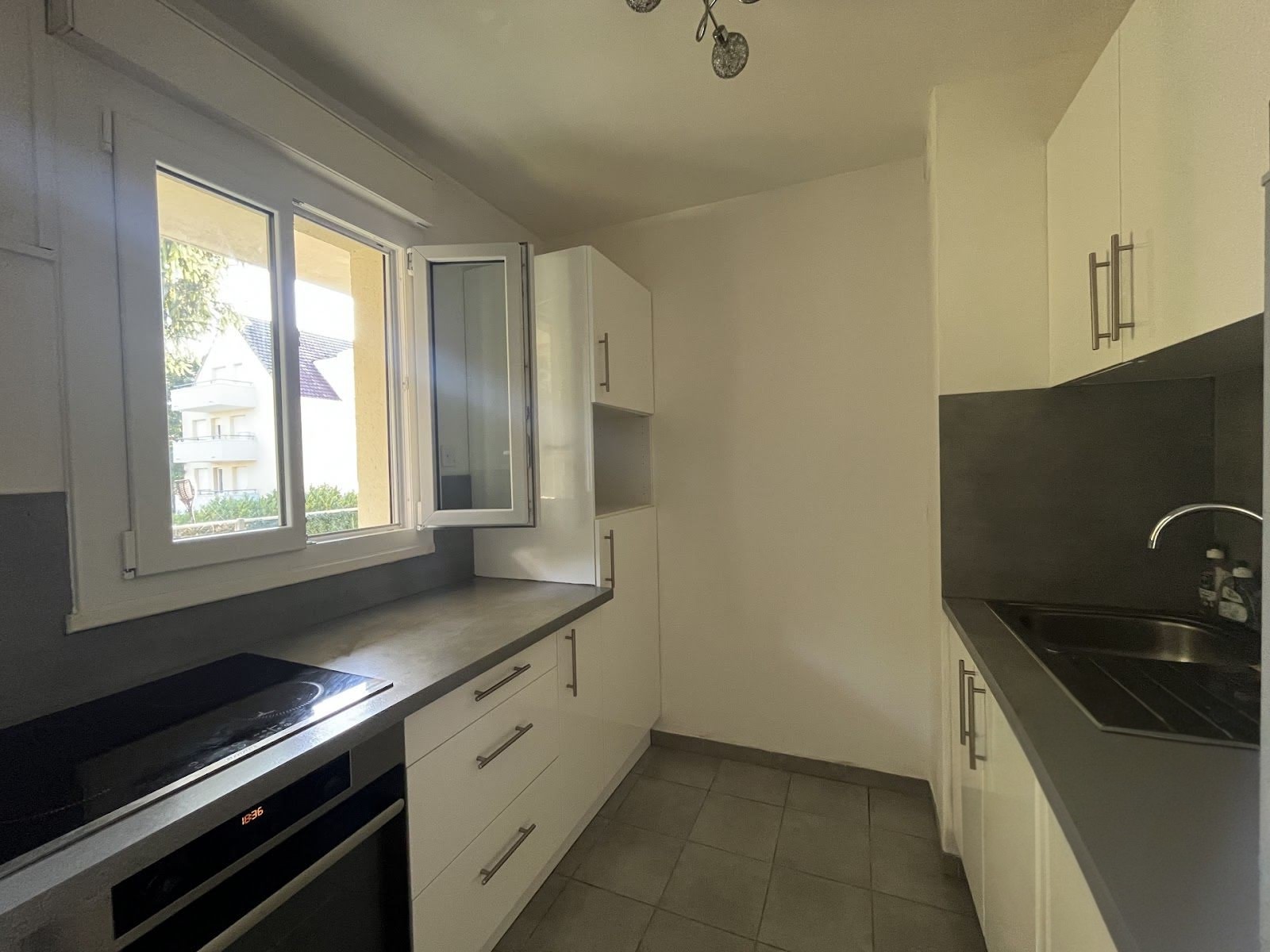 Grand T2 meublé, lumineux et traversant avec terrasse au Cœur de Chilly-Mazarin
